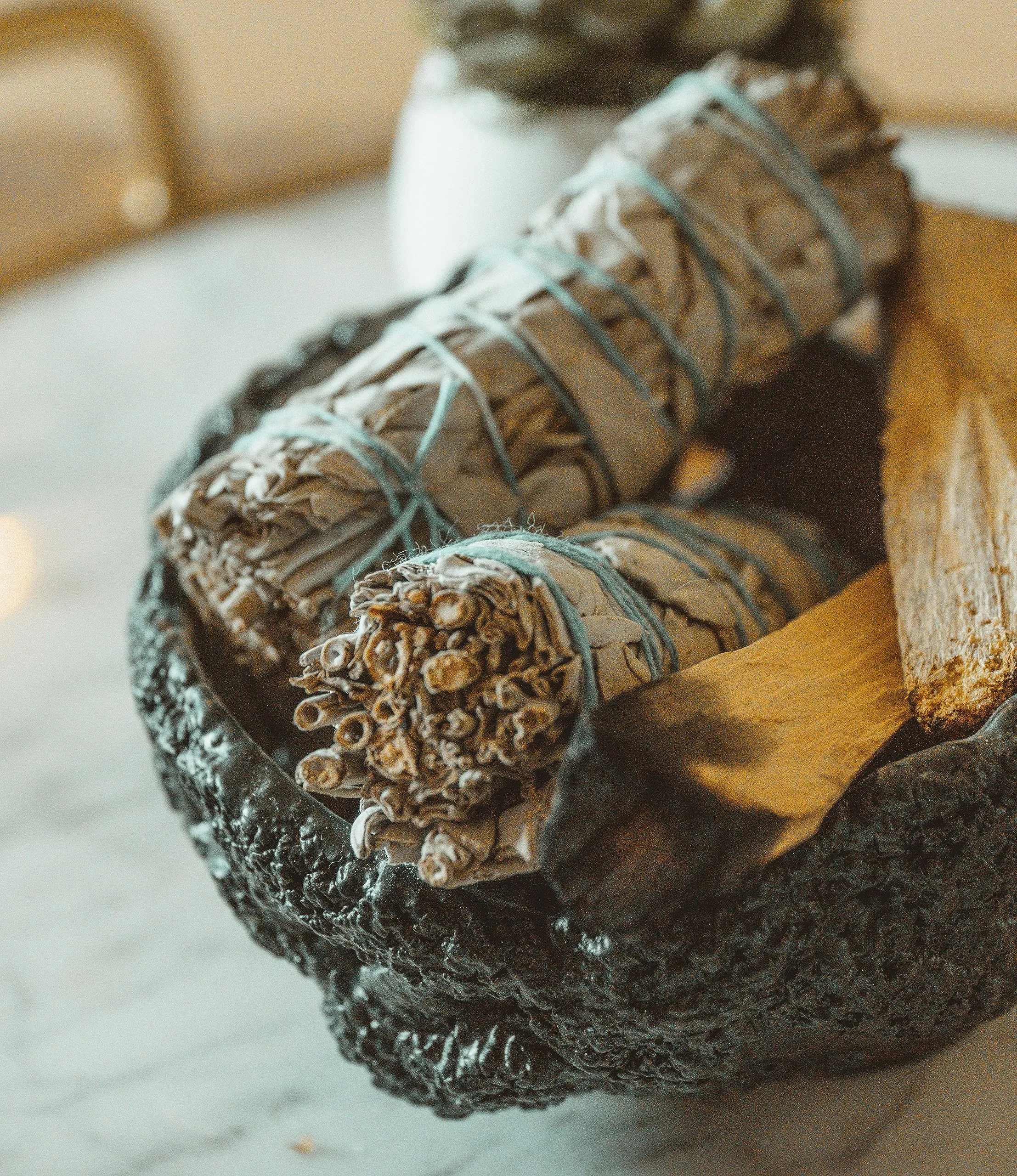 Natraj Creations Indian White Sage 4 Bundle Smudging sage Sticks for Cleansing Home Smudge Rituals (6 Inches, 25-30 Grams Each) Incense Sticks for Removing Negativity,Spiritual Healing,Improves Sleep