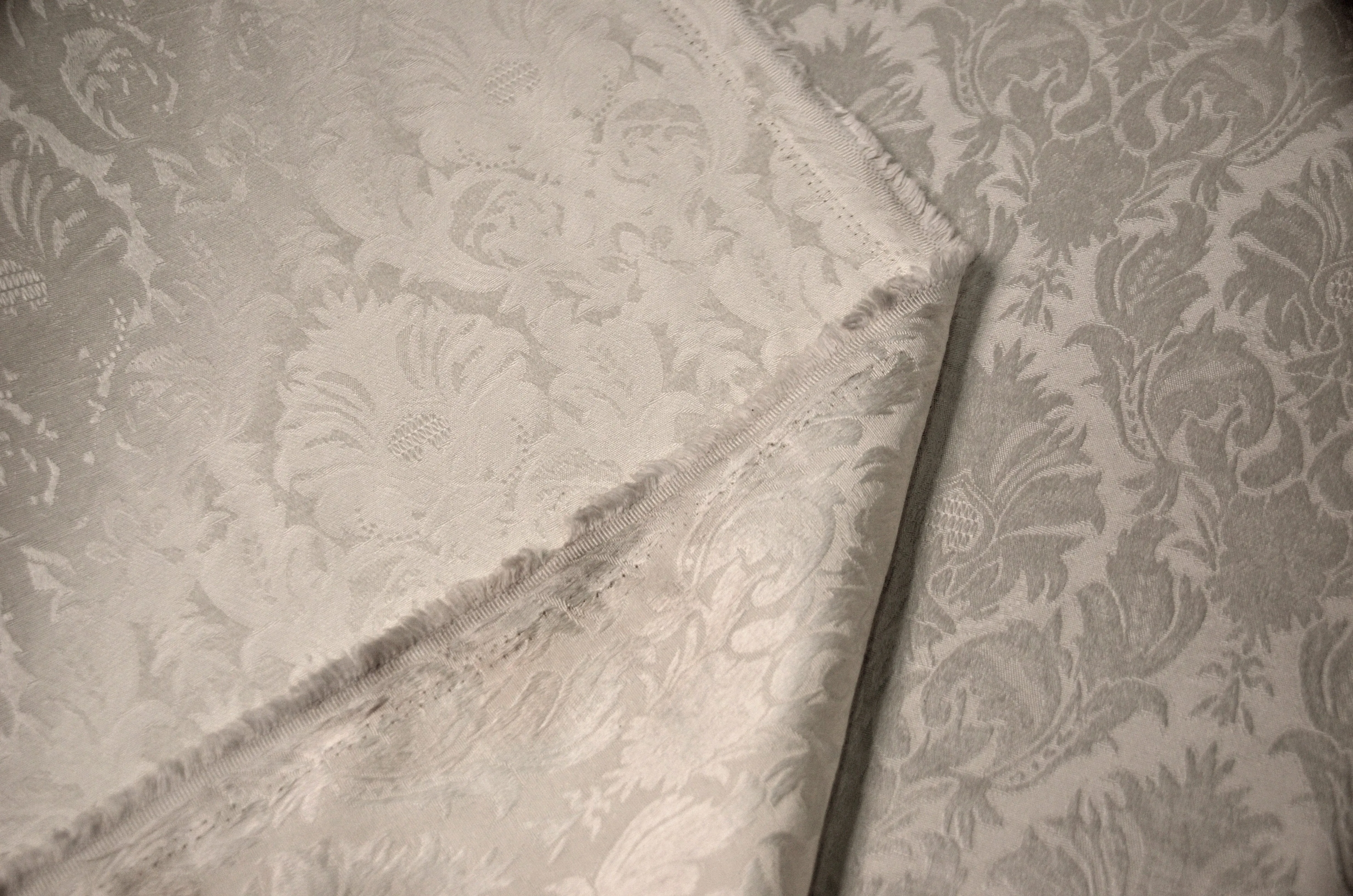 Vintage Damask Brocade Table Napkins | Cotton Look Damask Napkins | White Ivory Blush | 100% Polyester |